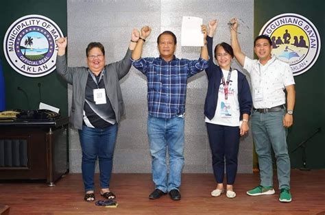 mayor of malay aklan|Malay Mayor Floribar Bautista wins first full term.